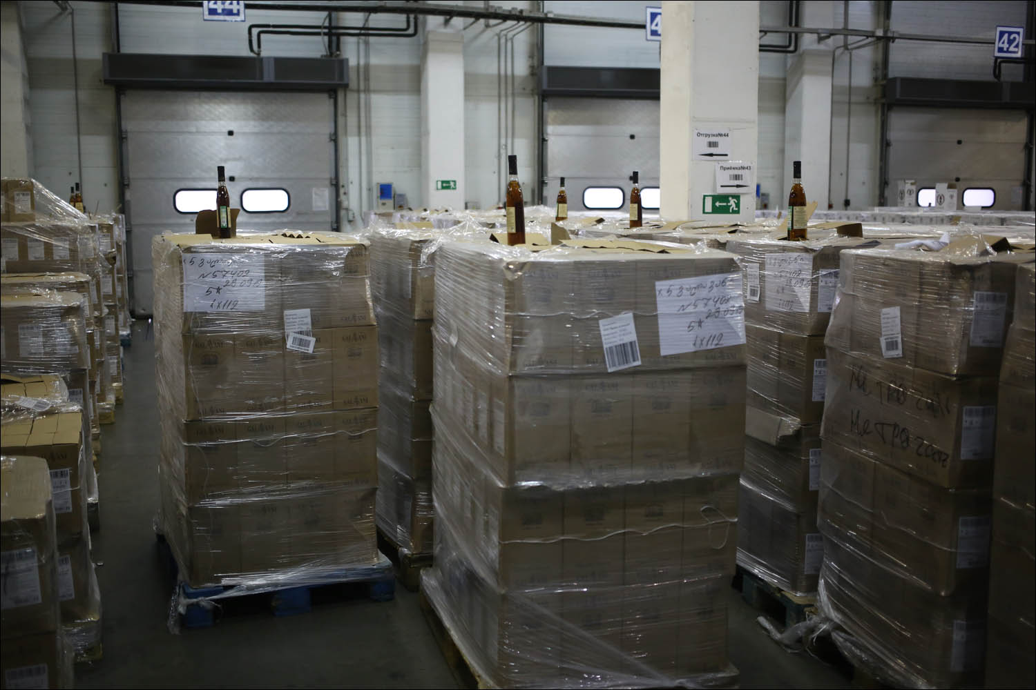 Как устроен склад алкоголя, и как нечеловекоподобный дрон может летать между бутылками - 9 Как устроен склад алкоголя, и как нечеловекоподобный дрон может летать между бутылками - 9
