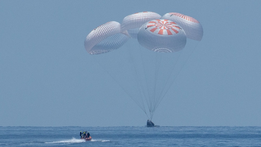 Возвращение Crew Dragon: Чем Боб и Даг занимались два месяца? - 1