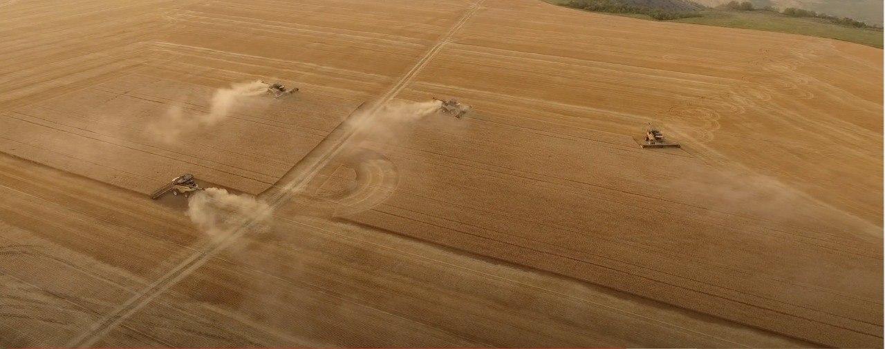 Наша огромная гордость: мирные советские роботы-комбайны убрали первый урожай в южных регионах - 10 image