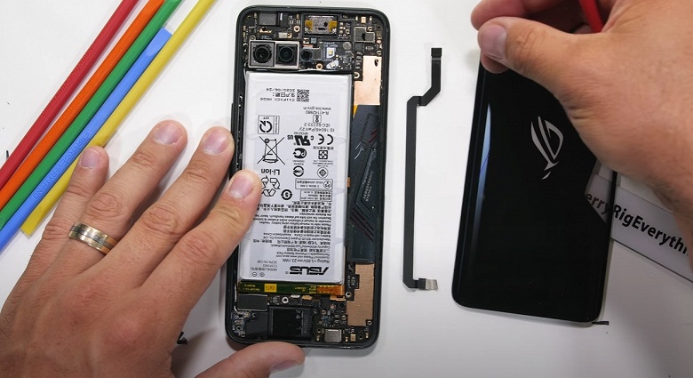 Мощнейшему смартфону — огромную испарительную камеру. Разборка показала внутренности Asus ROG Phone 3 - 1 Мощнейшему смартфону — огромную испарительную камеру. Разборка показала внутренности Asus ROG Phone 3