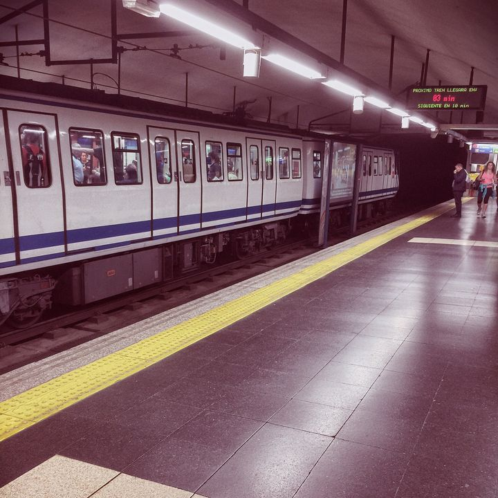 Мадридское метро в час пик, да, это — он