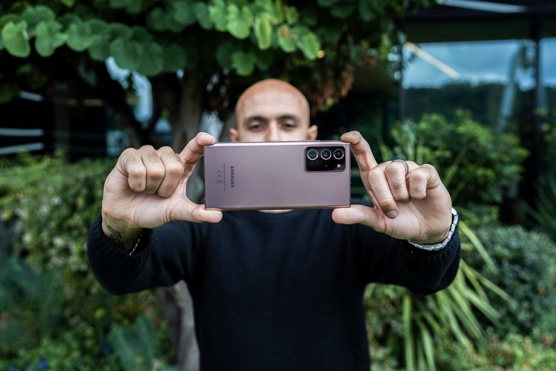 Звук в недорогом iPhone SE 2 лучше, чем во флагманском Samsung Galaxy Note20 Ultra. Но у последнего почти нет артефактов - 1 Звук в недорогом iPhone SE 2 лучше, чем во флагманском Samsung Galaxy Note20 Ultra. Но у последнего почти нет артефактов