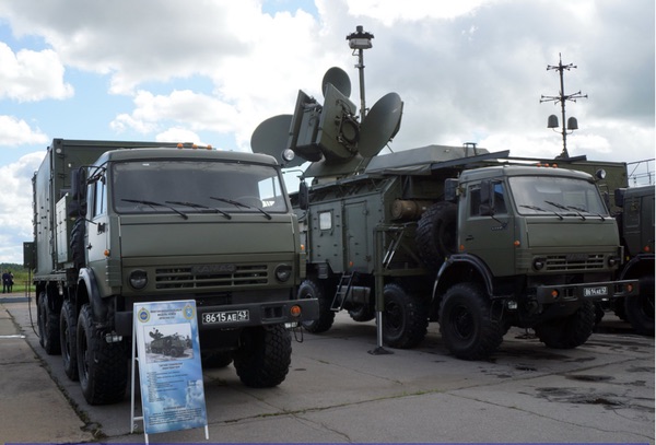Командный пункт «Красуха-4» (слева) и система РЭБ. (Источник: А.В. Карпенко )