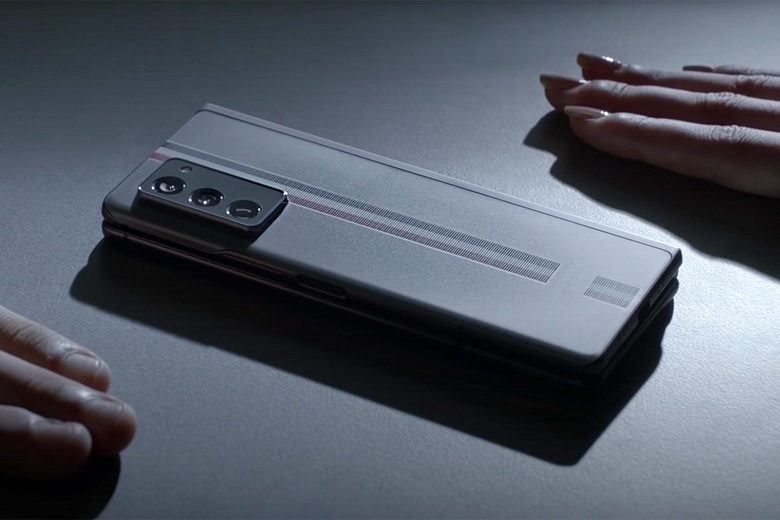 Какими будут гибкие смартфоны Samsung нового поколения? Компания обещает сделать их тоньше и легче