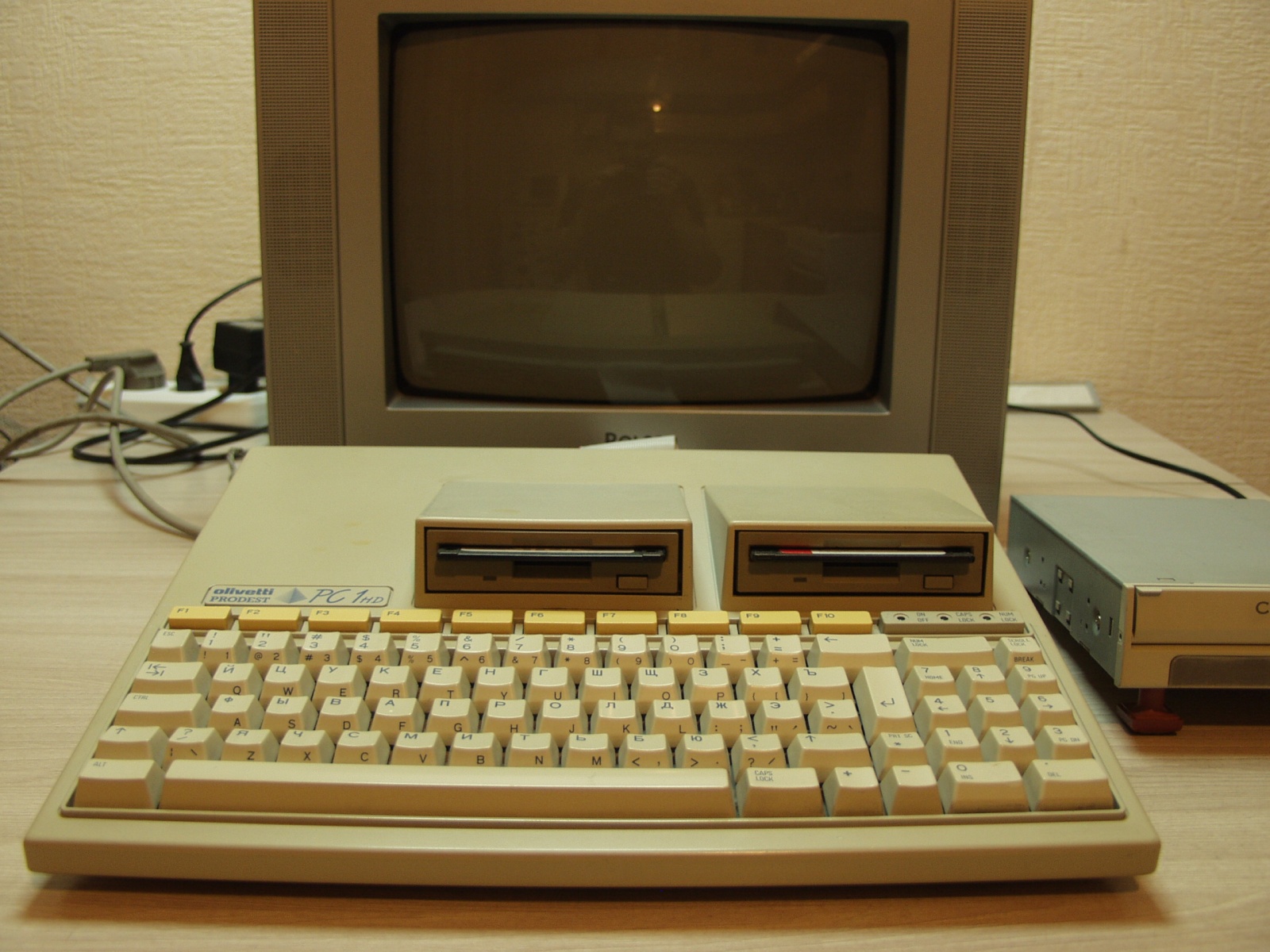 Итальянская IBM-PC Olivetti Prodest PC1 HD - 1