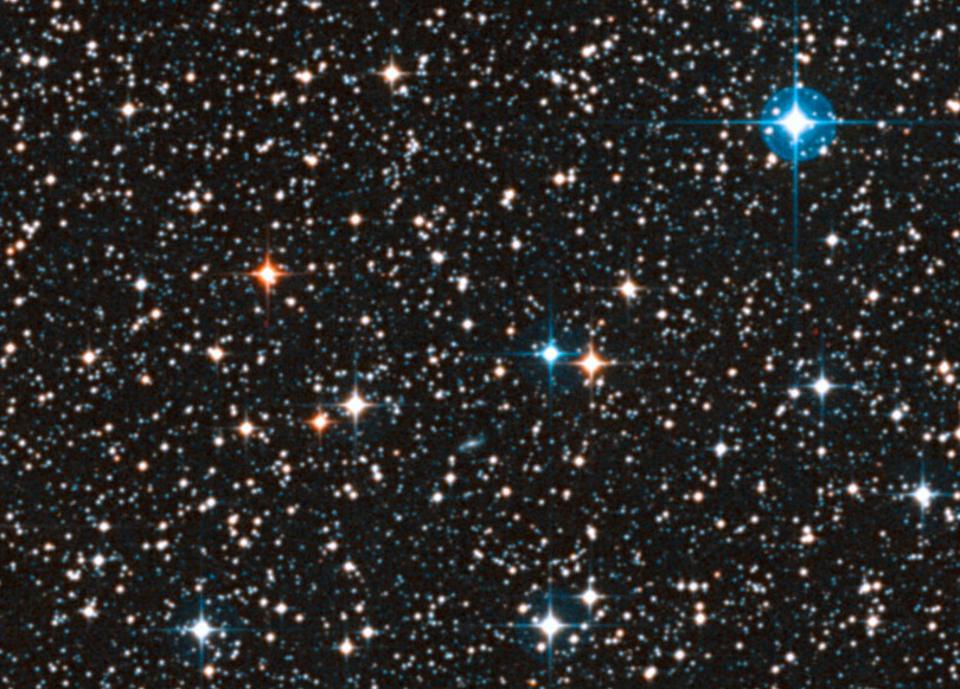 Умирающая звезда гаснет на глазах у телескопа Хаббл - 15