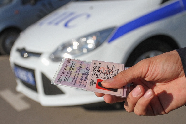 QR-код вместо водительского удостоверения: в России проведут офицальный эксперимент
