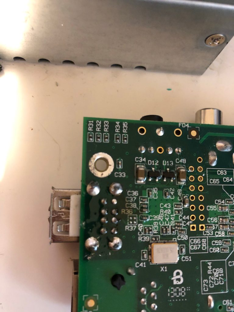 Инженер купил 220 нерабочих плат Raspberry Pi Model B и начал их ремонтировать - 6