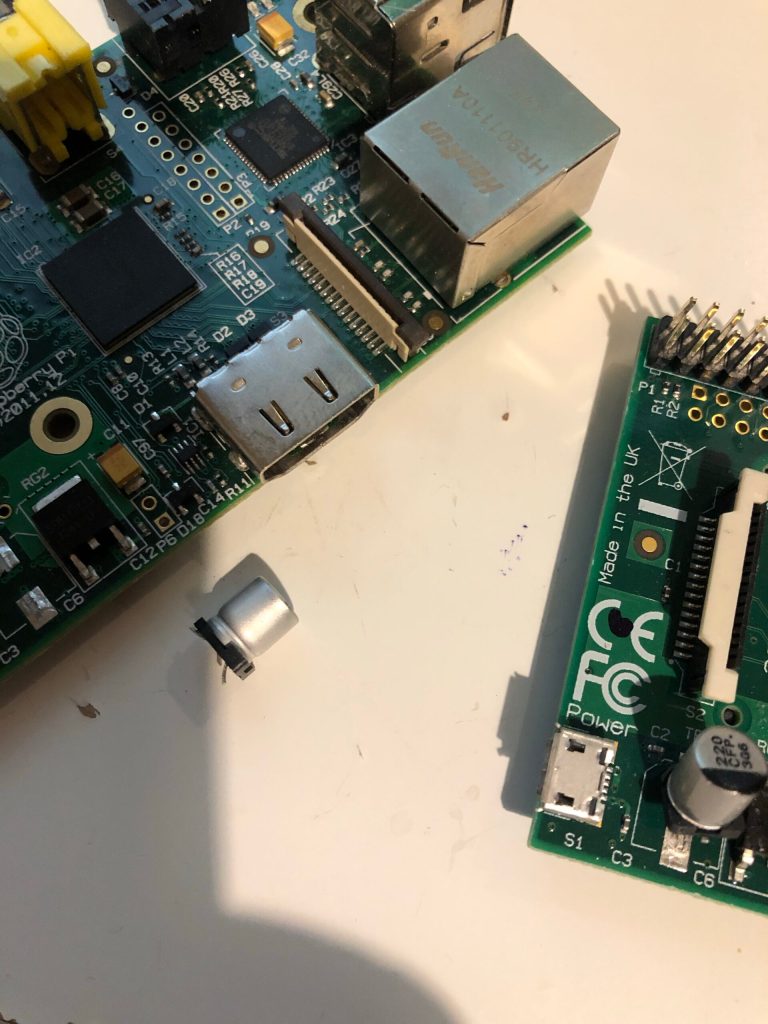 Инженер купил 220 нерабочих плат Raspberry Pi Model B и начал их ремонтировать - 7