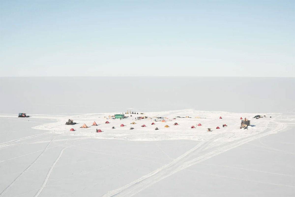 Ученые случайно обнаружили колонию странных существ подо льдом Антарктиды - 2