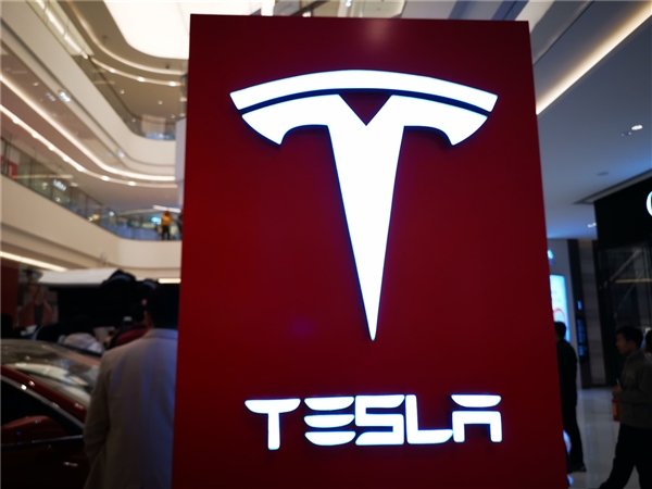 Акции Tesla сильно упали. И на то есть четыре причины