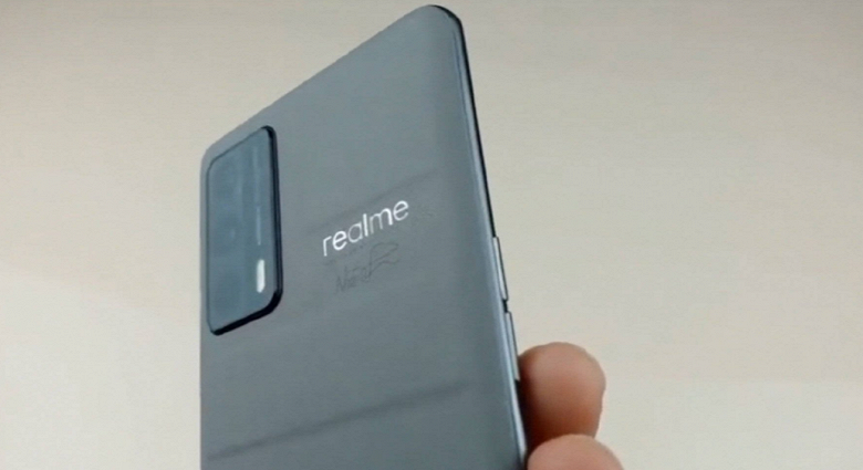 Не для противников изогнутых экранов. Realme X9 Pro впервые на живых фото