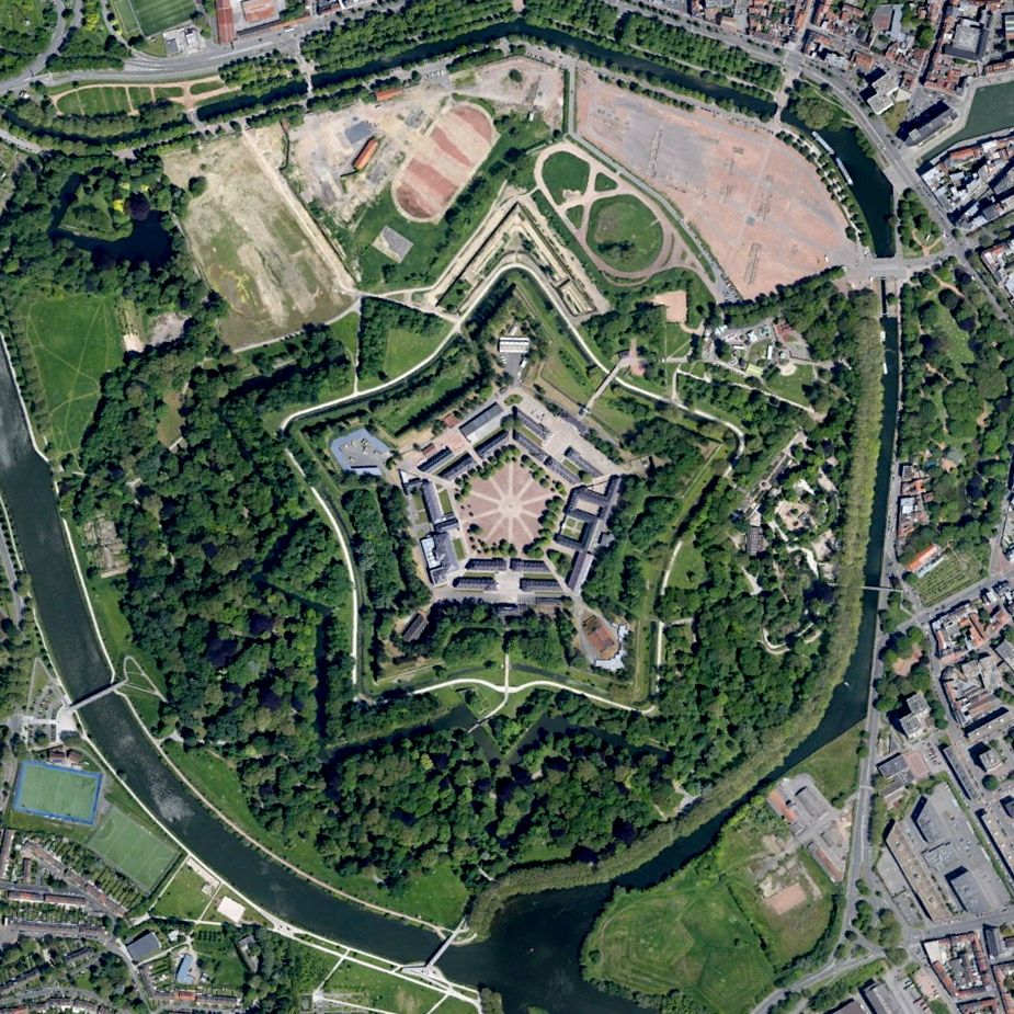 Божественная цитадель Лилля - детище божественного фортификатора Вобана Божественная цитадель Лилля - детище божественного фортификатора Вобана