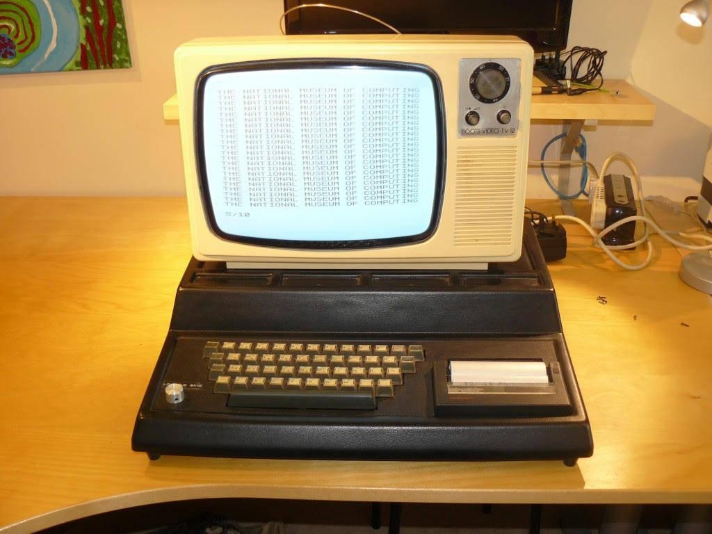 Стройный пластиковый корпус ZX81 за 40 лет ничуть не располнел - 6