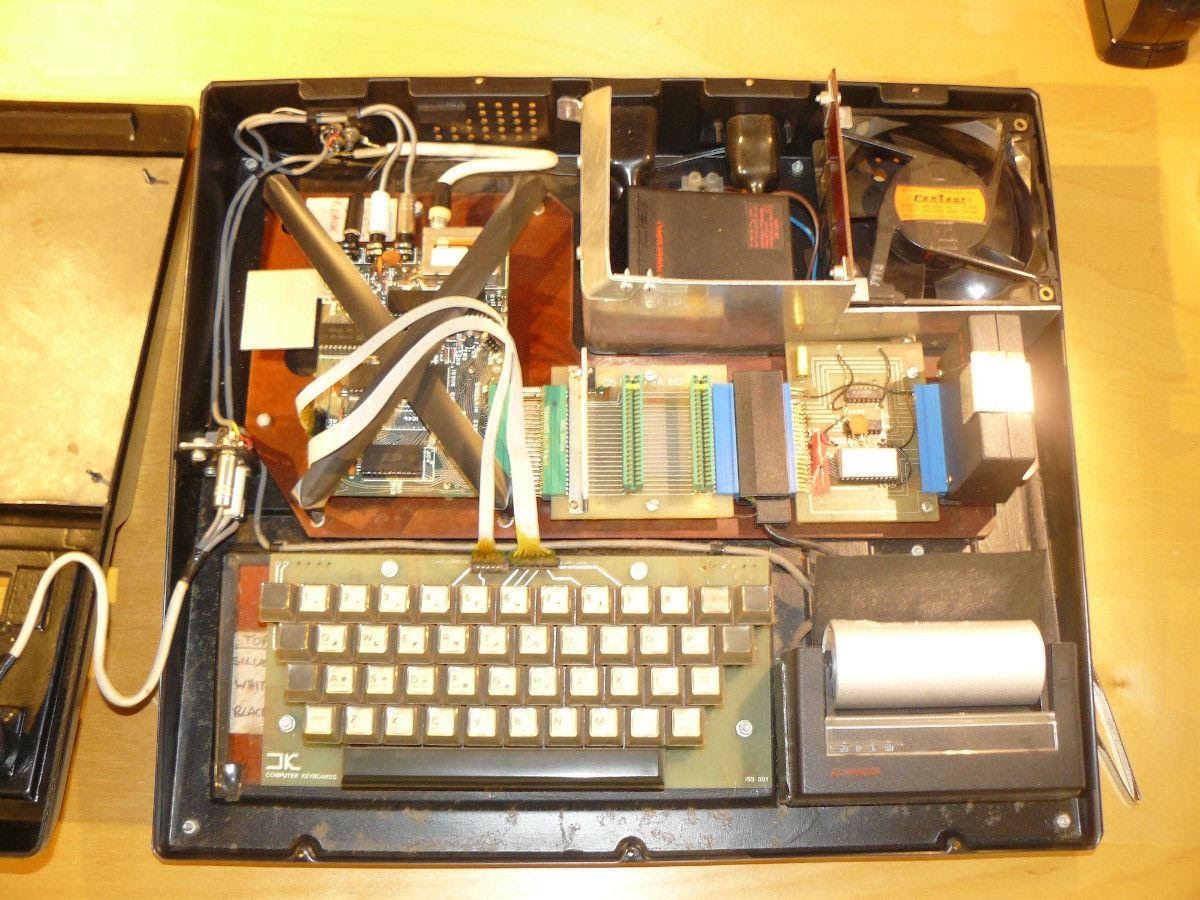 Стройный пластиковый корпус ZX81 за 40 лет ничуть не располнел - 7
