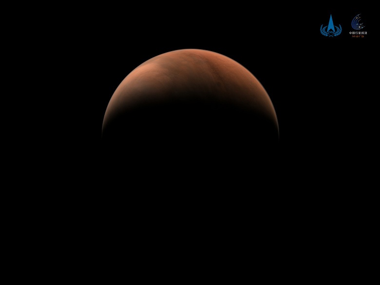 Китайский зонд прислал новые фотографии Марса «в профиль» 