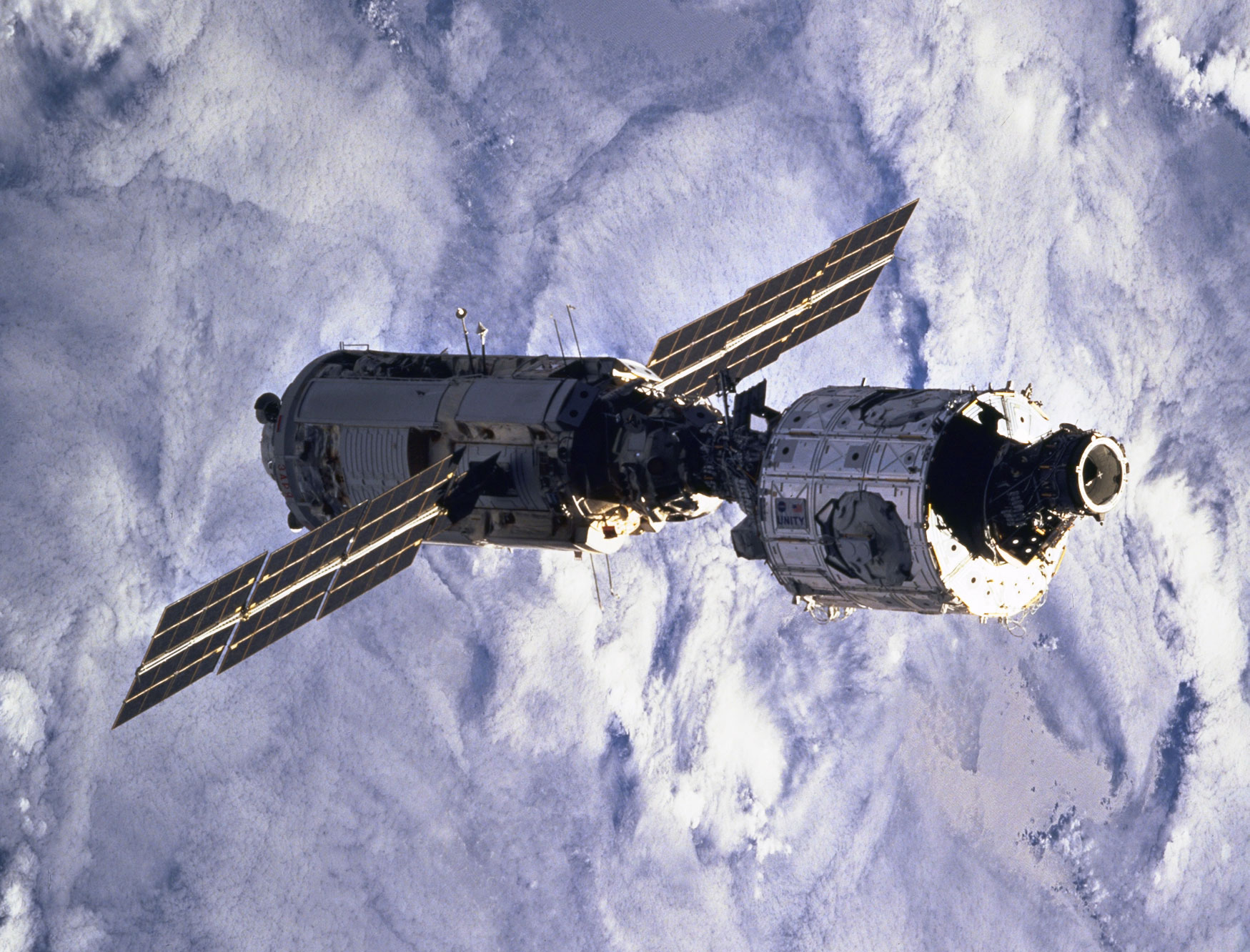 Заря и Единство, первые два модуля Международной космической станции - через НАСА