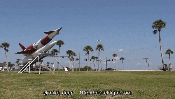 Транспортировка первой ступени Falcon 9 по дорогам общего пользования. Съемка NASASpaceflight.com Транспортировка первой ступени Falcon 9 по дорогам общего пользования. Съемка NASASpaceflight.com