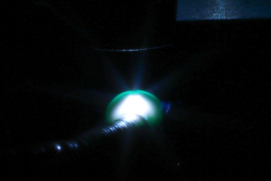 Облако плазмы вокруг электрической дуги в процессе проволочно-дугового выращивания в S7 R&D. Фото автора Облако плазмы вокруг электрической дуги в процессе проволочно-дугового выращивания в S7 R&D. Фото автора