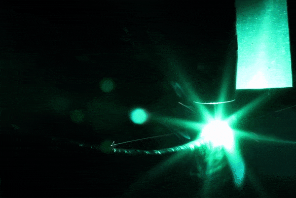 Процесс проволочно-дугового выращивания крупным планом в S7 R&D. Фото автора Процесс проволочно-дугового выращивания крупным планом в S7 R&D. Фото автора