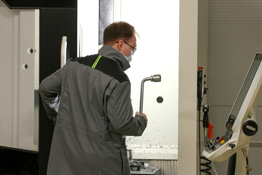 Рабочие процессы на фрезерном станке в S7 R&D. Фото автора Рабочие процессы на фрезерном станке в S7 R&D. Фото автора