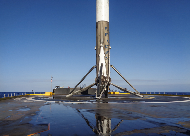 5 лет назад SpaceX удалось посадить ступень ракеты на плавучую платформу, и это изменило космонавтику навсегда - 1