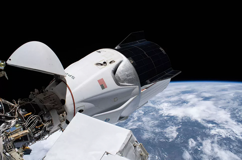 Впервые за 53 года: как посмотреть ночную посадку SpaceX Dragon на воду с астронавтами на борту 