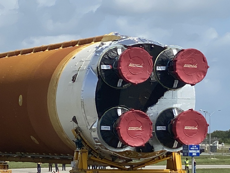 Фотогалерея дня: сверхтяжёлая ракета NASA прибыла во Флориду для лунной миссии «Артемида-1» - 4 Фотогалерея дня: сверхтяжёлая ракета NASA прибыла во Флориду для лунной миссии «Артемида-1»