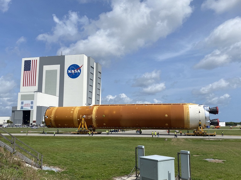 Фотогалерея дня: сверхтяжёлая ракета NASA прибыла во Флориду для лунной миссии «Артемида-1» 