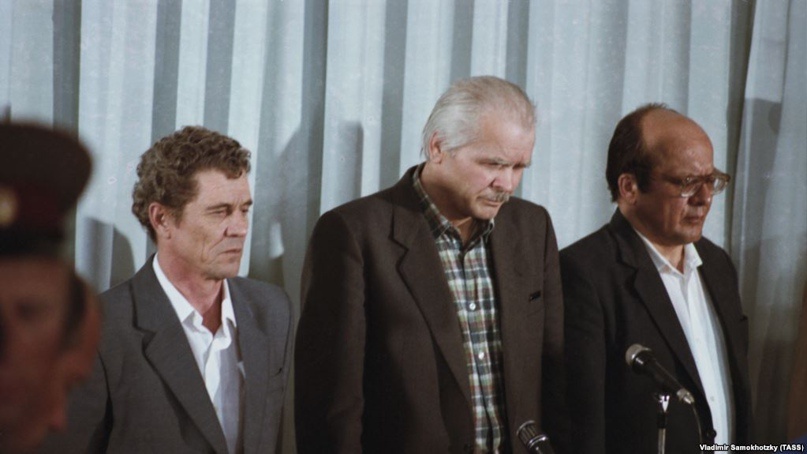 Слева-направо: Брюханов, Дятлов и главный инженер ЧАЭС Фомин на вынесении приговора