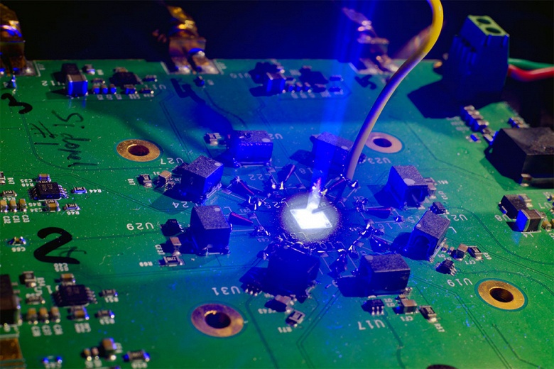 Представлена технология оптического соединения между микросхемами Avicena LightBundle