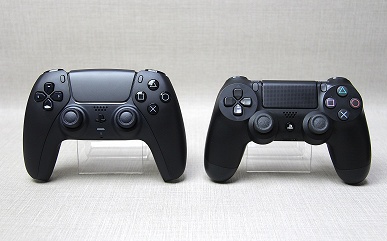 Новые DualSense для PS5 поступают в продажу. Живые фото чёрного и красного геймпадов