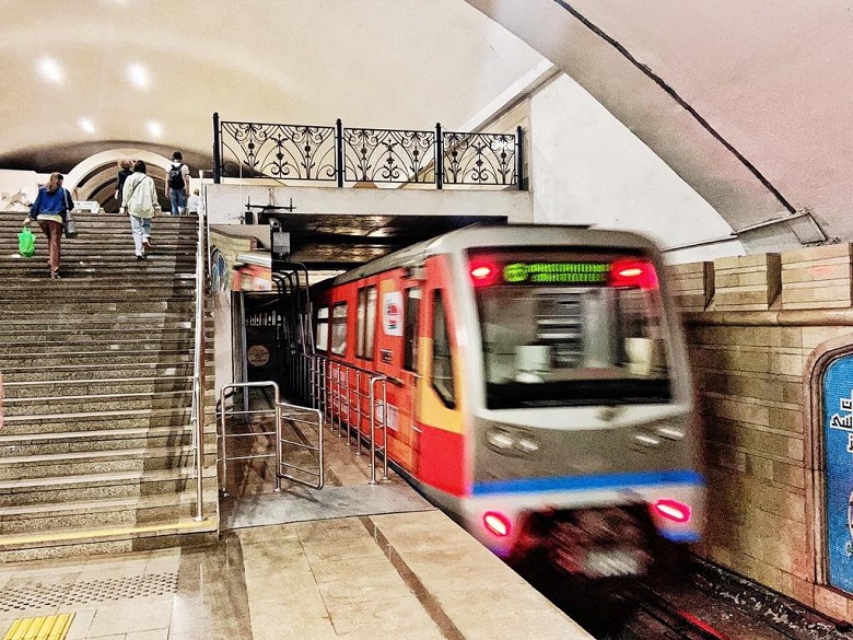 В России запустили 5G в метро, бесплатно