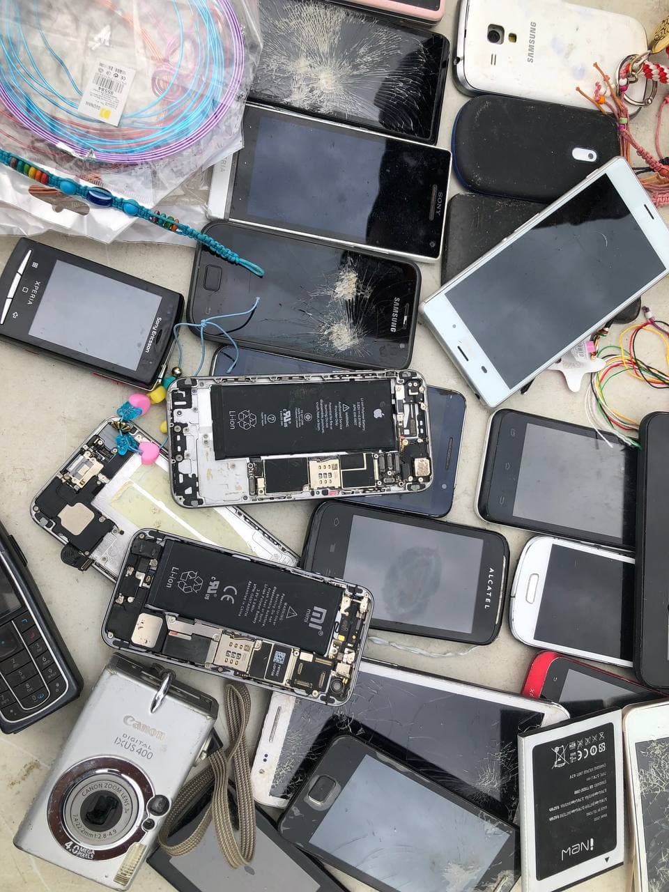 Испанская барахолка: камеры, старые сотовые телефоны и очень старые ноутбуки - 17 Испанская барахолка: камеры, старые сотовые телефоны и очень старые ноутбуки - 17