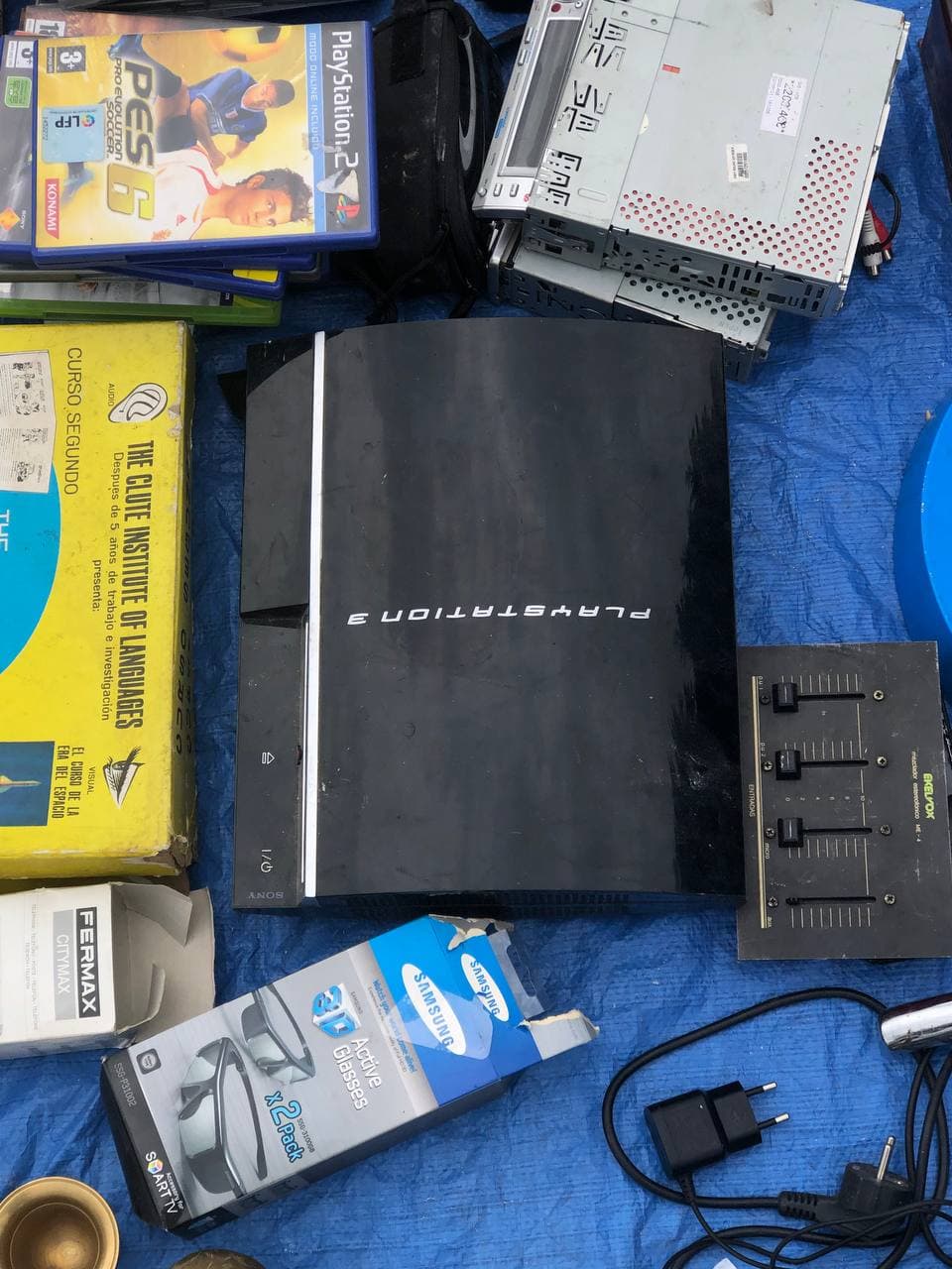 Испанская барахолка: камеры, старые сотовые телефоны и очень старые ноутбуки - 20 Испанская барахолка: камеры, старые сотовые телефоны и очень старые ноутбуки - 20