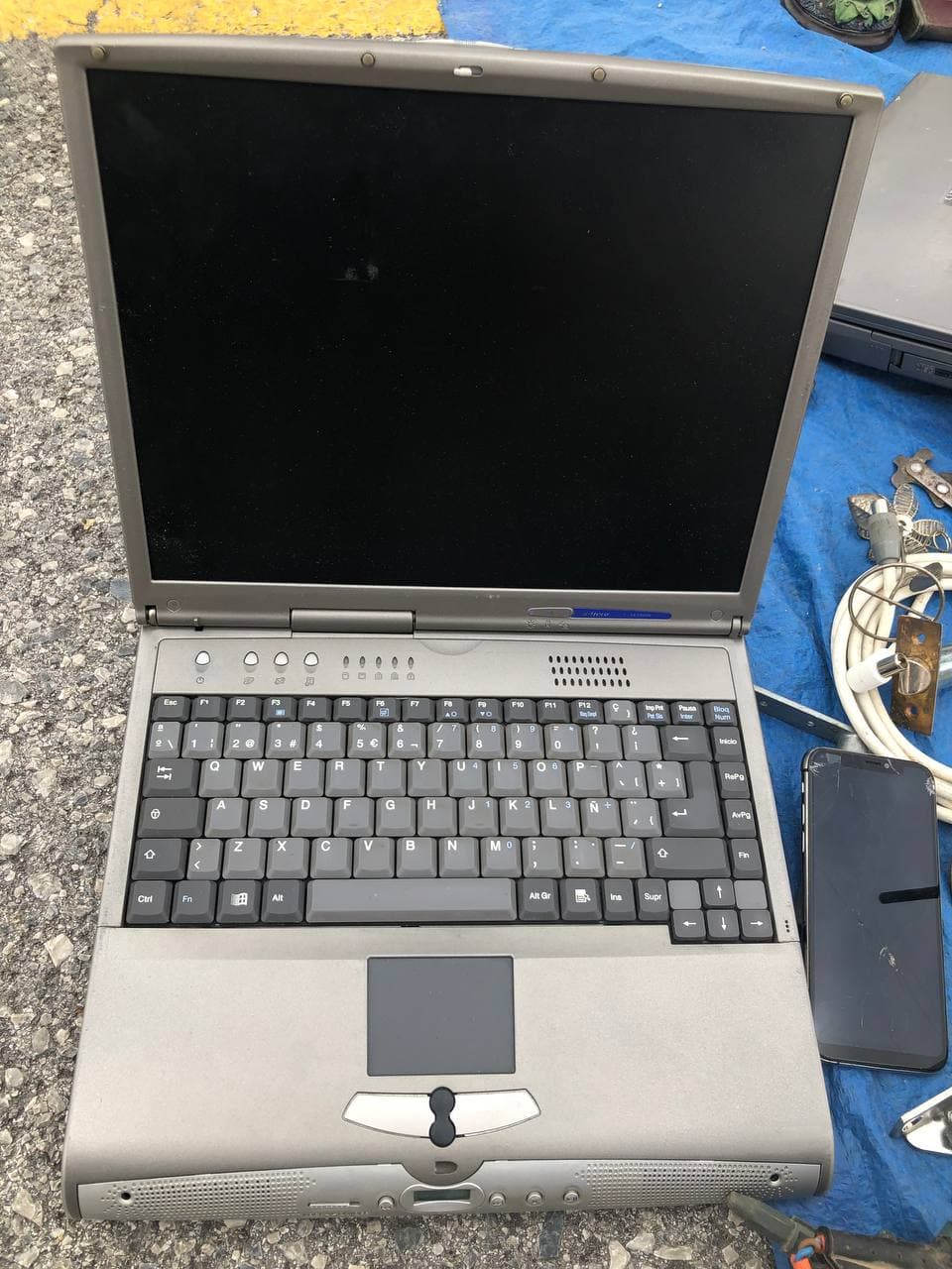 Испанская барахолка: камеры, старые сотовые телефоны и очень старые ноутбуки - 29 Испанская барахолка: камеры, старые сотовые телефоны и очень старые ноутбуки - 29