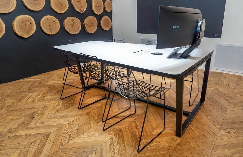 В России запустили производство высокотехнологичного стола для онлайн-переговоров совместно с Samsung и Jabra - 3 В России запустили производство высокотехнологичного стола для онлайн-переговоров совместно с Samsung и Jabra