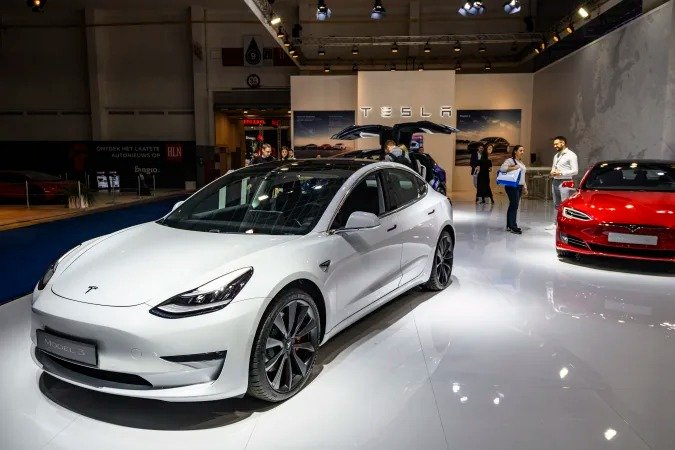 Tesla предлагает подписку на «полный автопилот» за 199 долларов в месяц