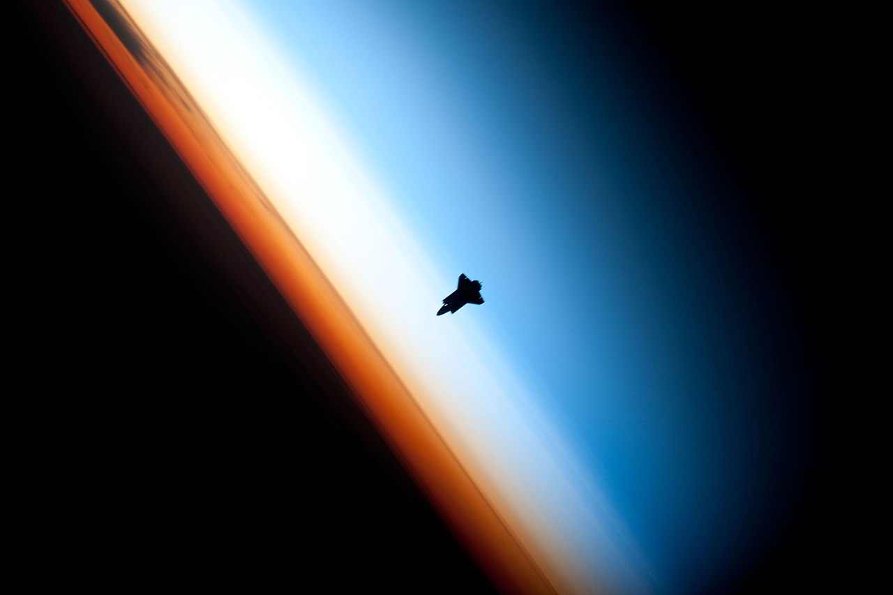 Картинка для привлечения внимания. Источник: Expedition 22 Crew, NASA