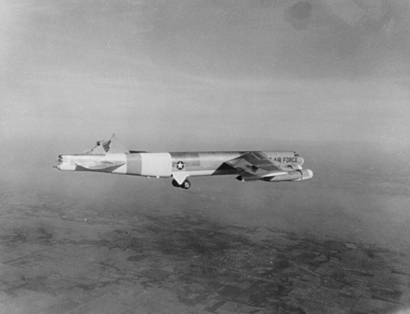 За 3 дня до катастрофы на испытаниях другого B-52 в аналогичных условиях в Нью-Мехико случился такой же отрыв киля.