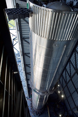 Илон Маск показал 29 двигателей SpaceX Raptor на огромной ракете Super Heavy перед её первым орбитальным запуском