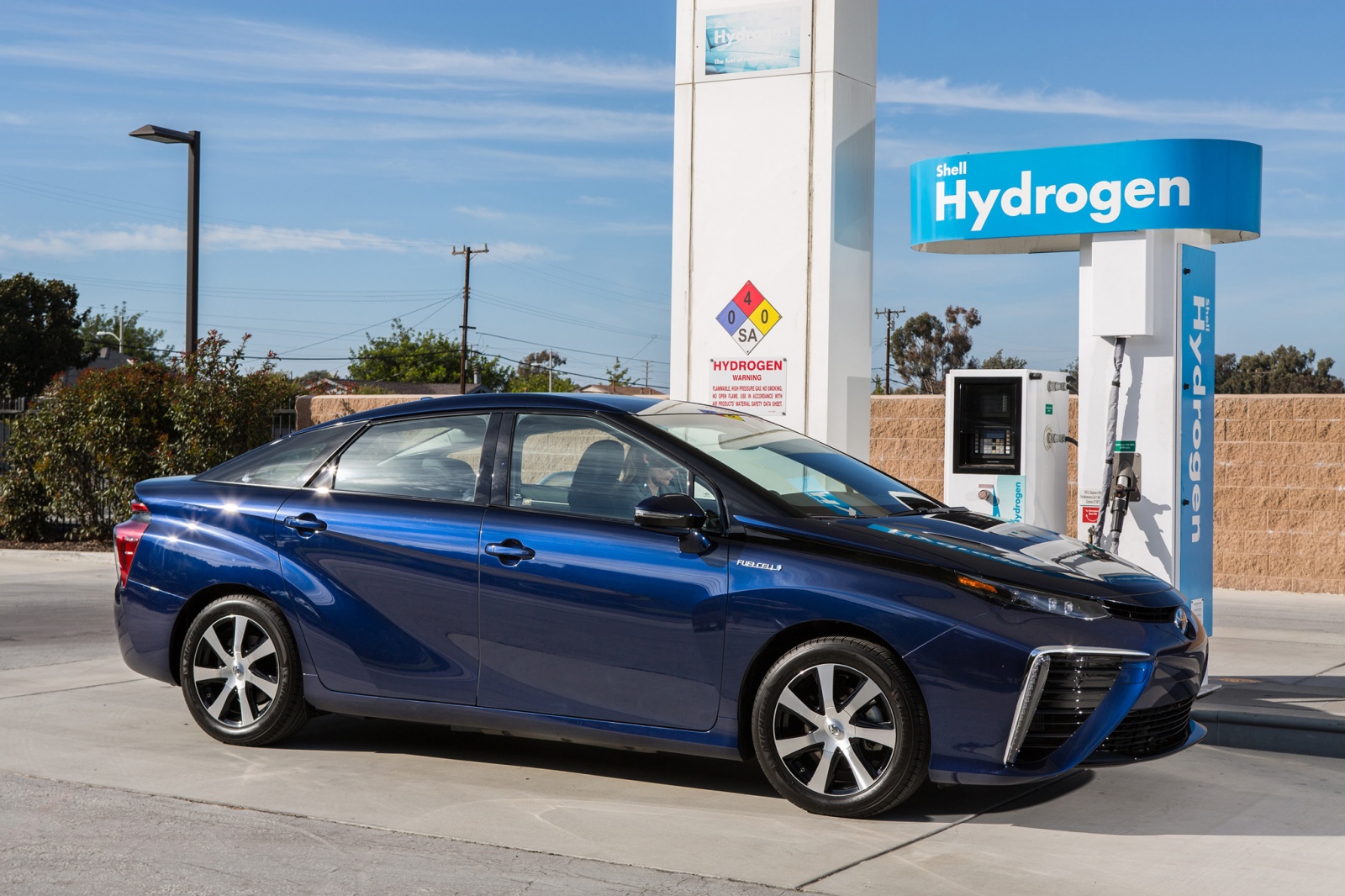 Toyota Mirai, электромобиль на топливных элементах