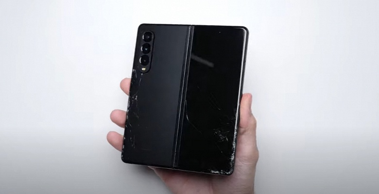 Как Samsung Galaxy Z Fold3 переживёт падение с высоты до полутора метров