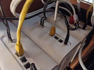 В моём офисном фургоне шесть каналов в интернет, а скоро будет семь - 10