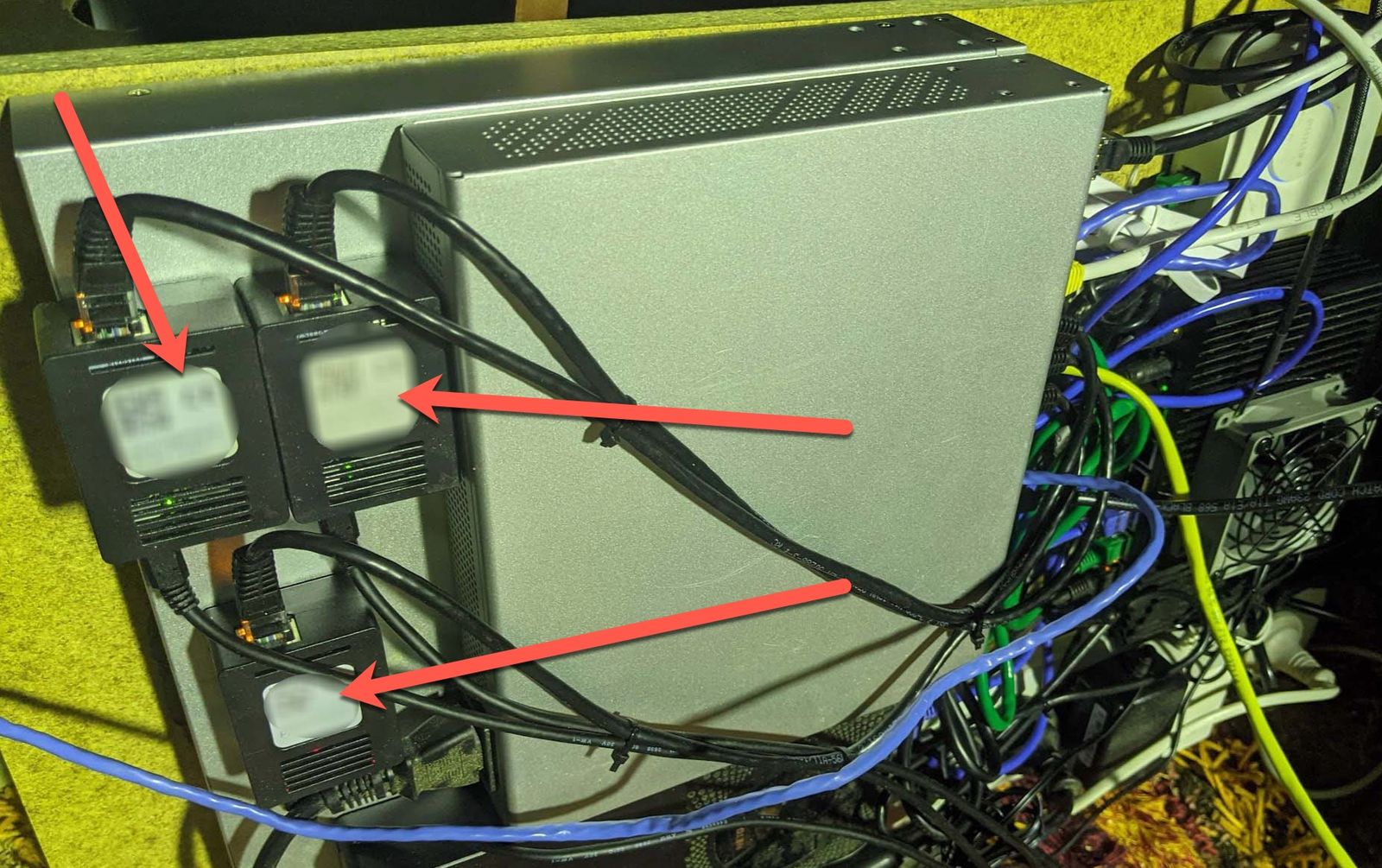 В моём офисном фургоне шесть каналов в интернет, а скоро будет семь - 24