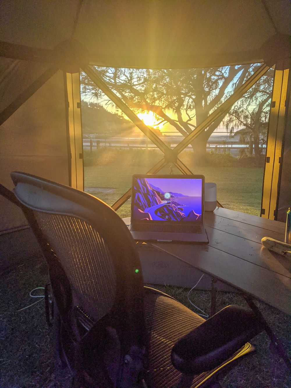 В моём офисном фургоне шесть каналов в интернет, а скоро будет семь - 7