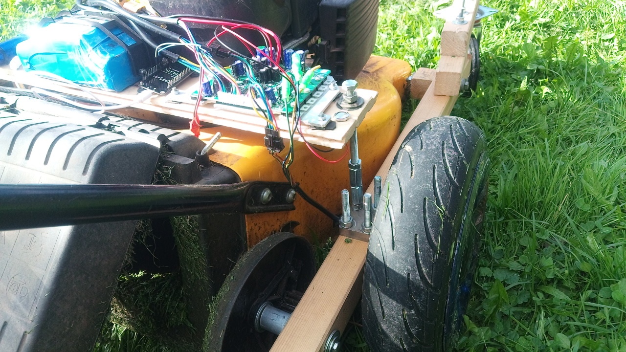 Робот-газонокосилка, часть 1. Механика и радиоуправление - 7
