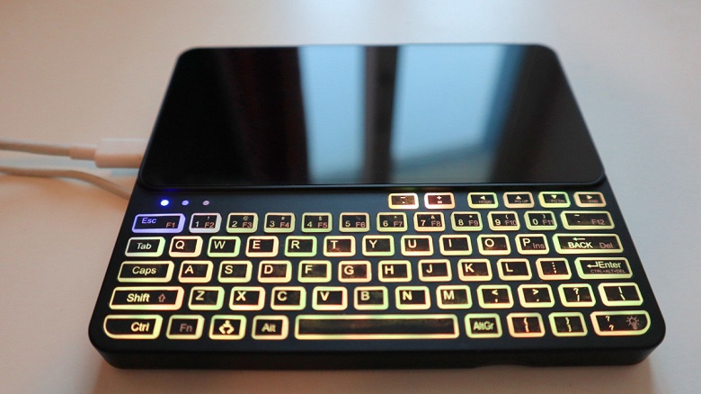 Карманный ПК с полноценной клавиатурой и Linux. Popcorn Pocket PC уже начали отгружать разработчикам