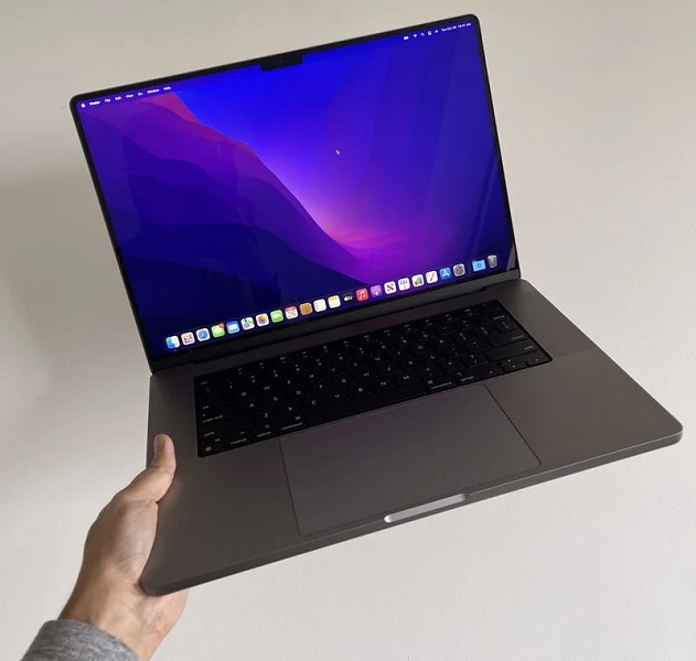 Новейшие MacBook Pro с «чёлкой» прибыли к первым покупателям - 1 Новейшие MacBook Pro с «чёлкой» прибыли к первым покупателям