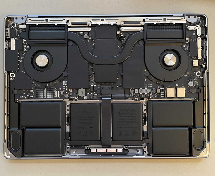 Что скрывает внутри новый MacBook Pro 14? Разборка показала некоторые улучшения, делающие ремонт проще